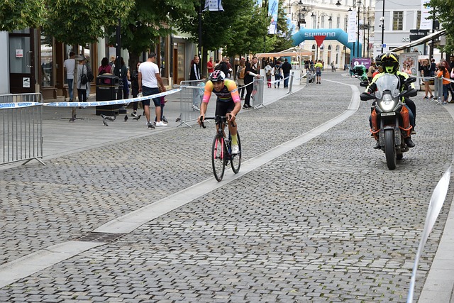 日趋激烈的 日趋激烈的